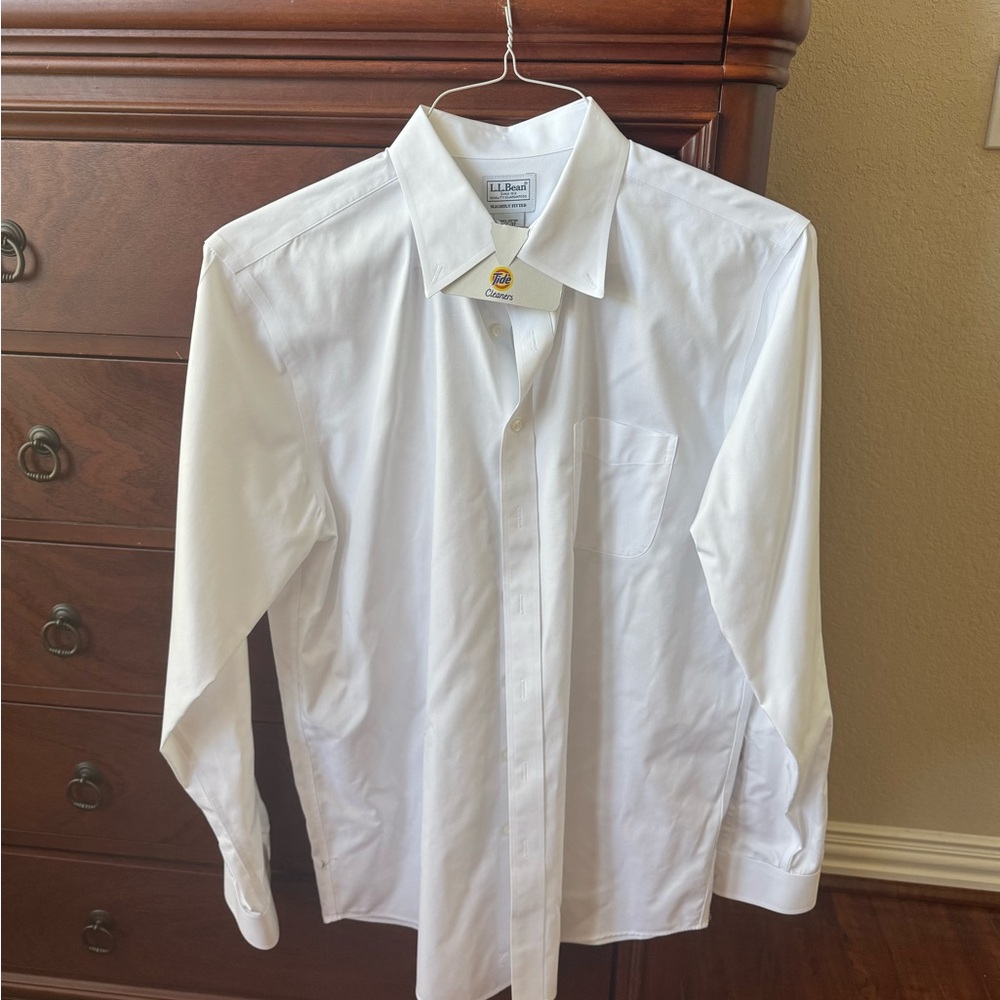 L.L. Bean, Slightly Fitted, Men's White, Button-down Dress Shirt. Size 16.5 x 37
